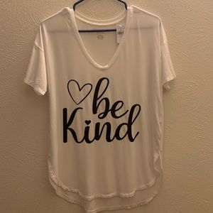 American Eagle t-shirt.🌼